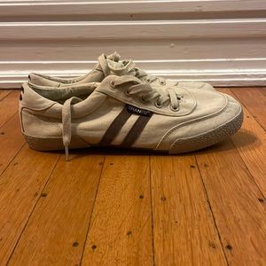 Shanbu low profile canvas sneaker size 39